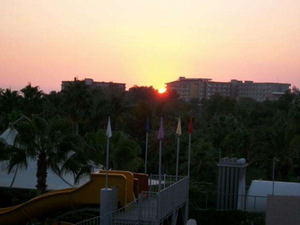 Sonnenuntergang / Terrasse Sealife Buket Resort & Beach