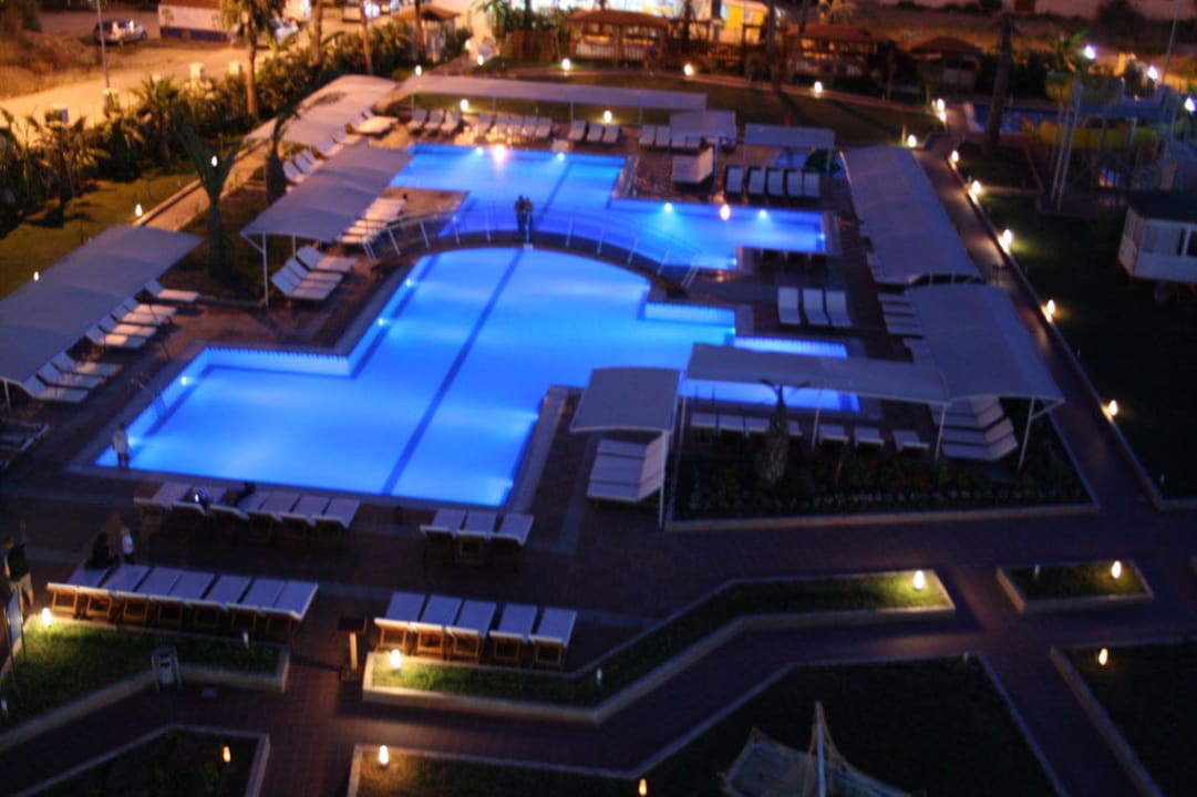 Pool am Abend Hotel Sidekum