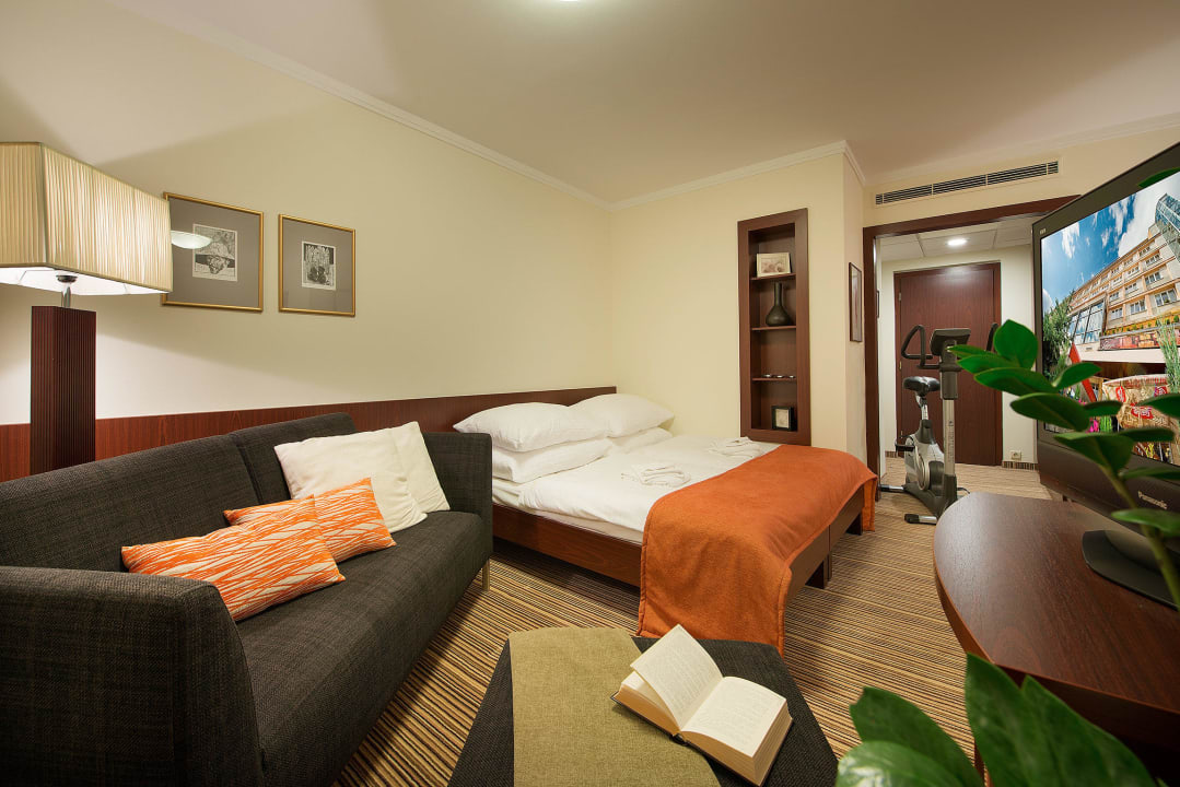 Family room  Hotel Apollo