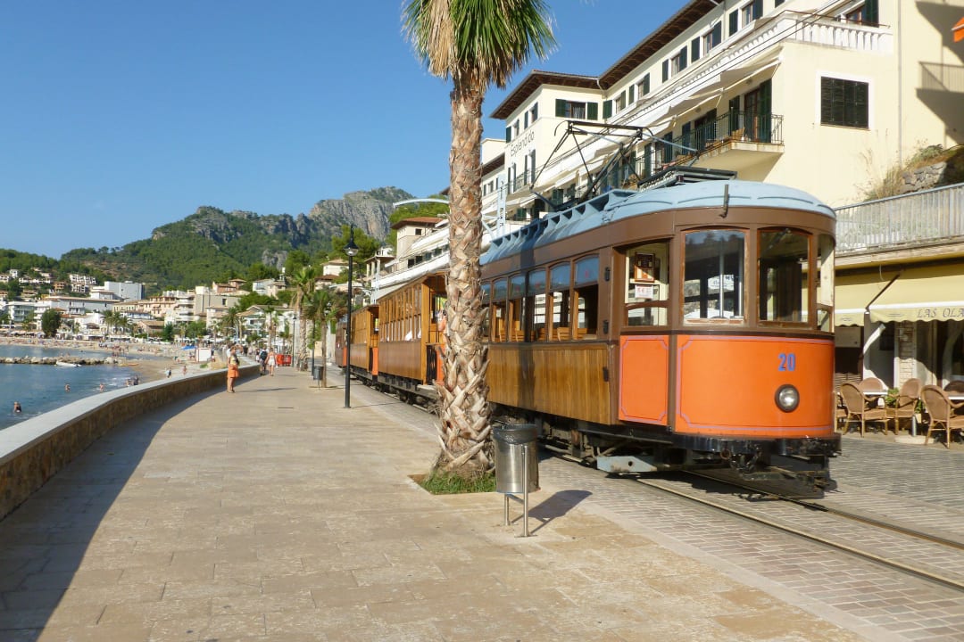 Altes Tram, fährt ins Centrum von Soller Hotel Marina & Wellness SPA