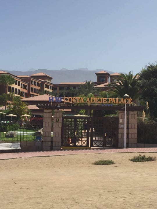 Außenansicht vom Strand aus H10 Costa Adeje Palace