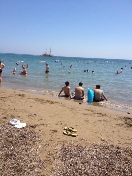 Strand voll Müll Seaden Corolla Hotel