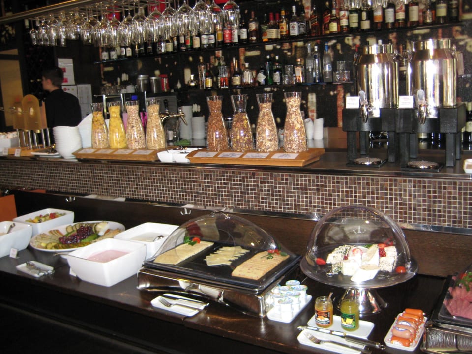 Das Frühstück Adina Apartment Hotel Berlin Mitte