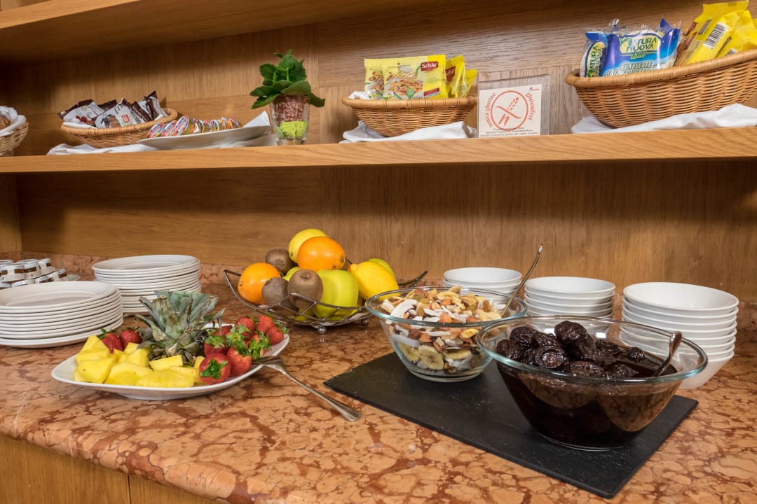 Restaurant West Point Airport Hotel