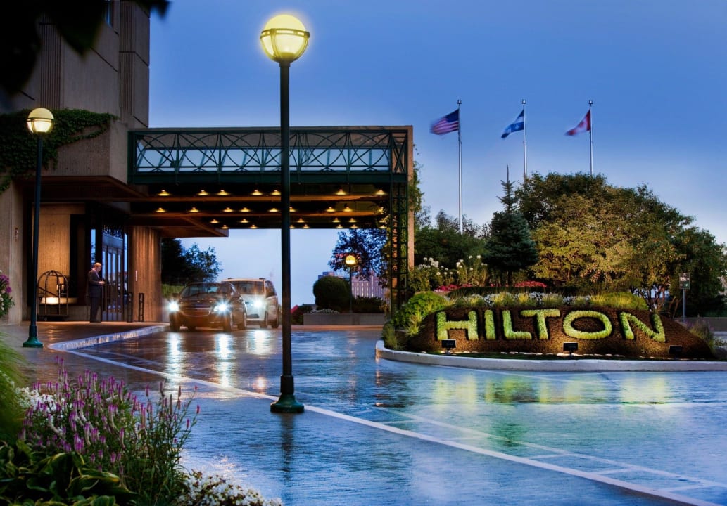 Hotel Entrance Hotel Hilton Montreal Bonaventure