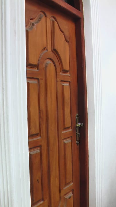 EG - DZ Eingangstüre Sakura Hana Gästehaus