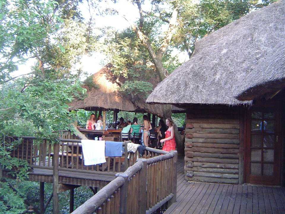 Blick zur Urwaldbar Hotel Drifters Hazyview Inn