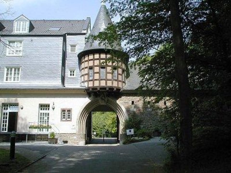 Toreinfahrt mit Kapelle Tagungshotel Maria in der Aue