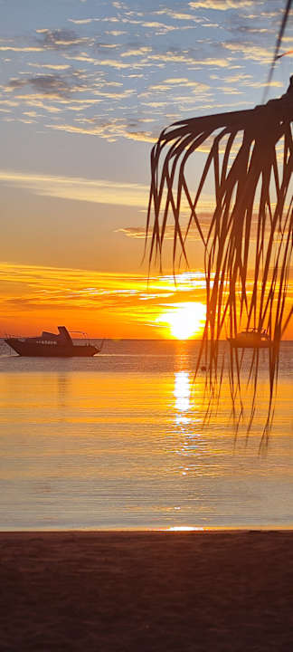 Strand Lotus Bay Beach Resort