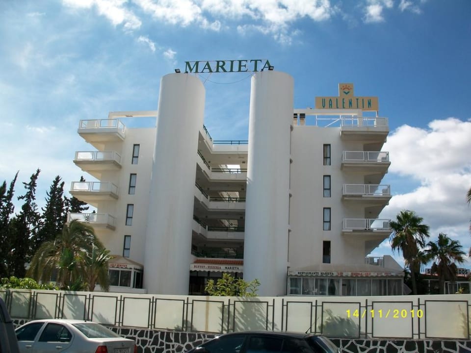 Blick auf das Hotel von der Seitenstraße LABRANDA Marieta - Adults only