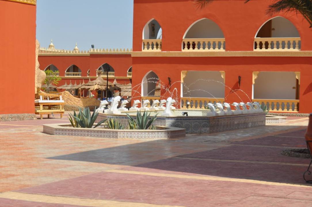 Widok z tarasu Pickalbatros Alf Leila Wa Leila Resort - Neverland Hurghada