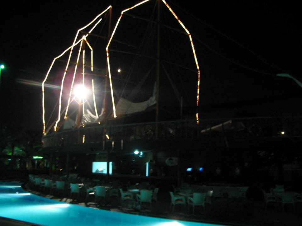 Beleuchtetes Spez.-Restaurant Can Garden Resort