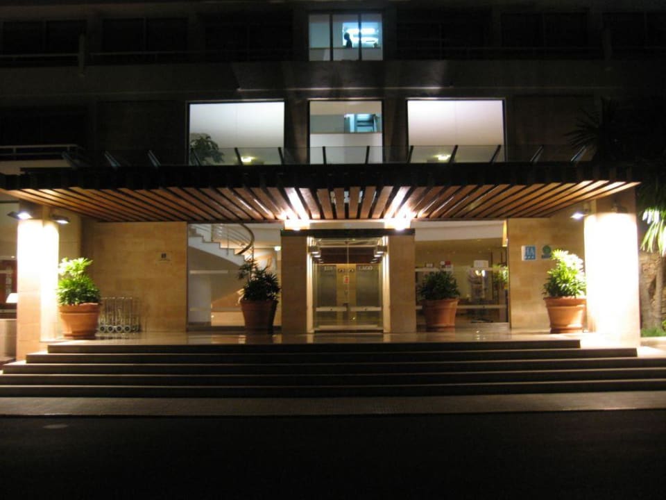 Eingang VIVA Eden Lago