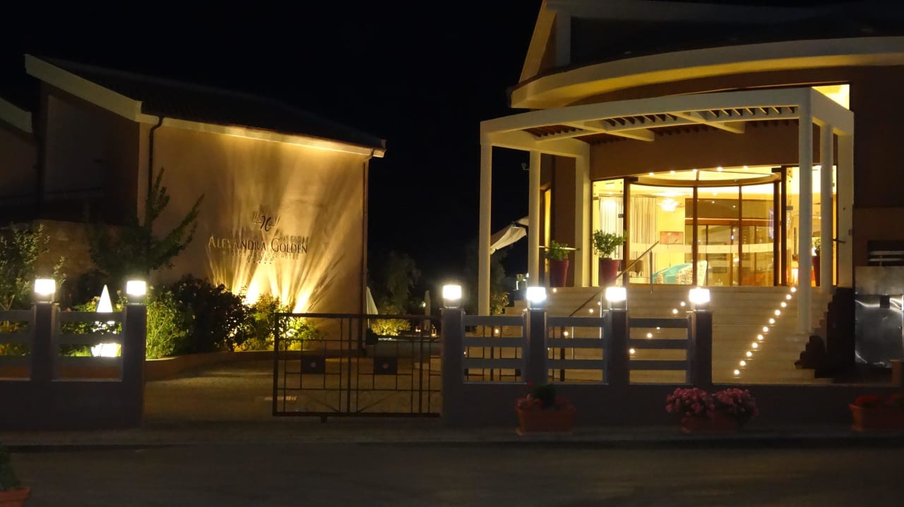 Eingang Hotel Alexandra Golden Boutique - Adults only