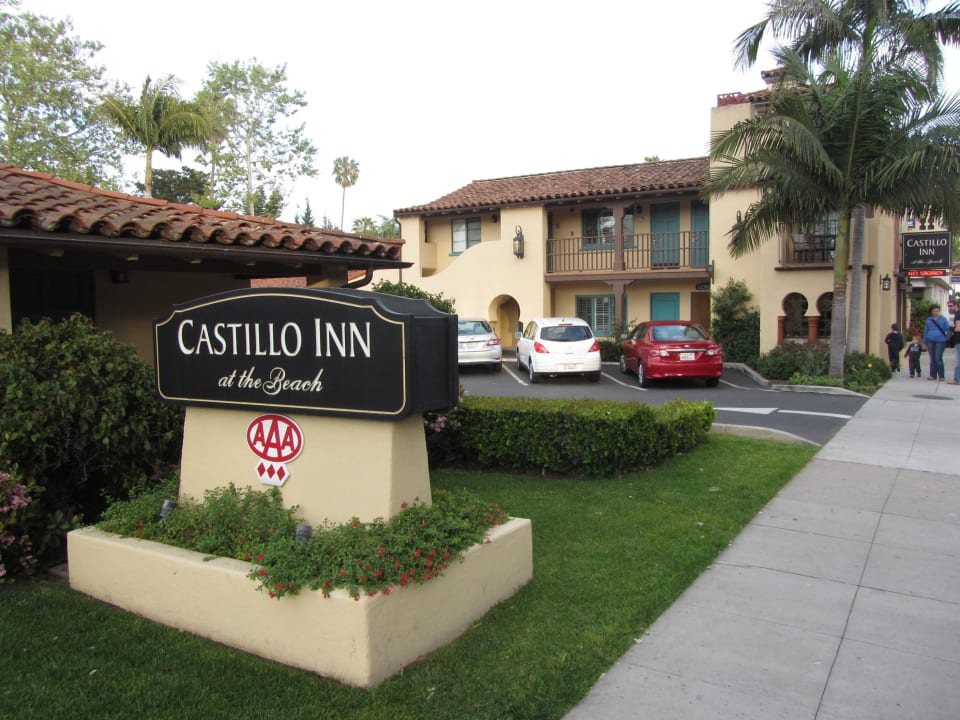 Blick auf Einfahrt und Rezeption  Hotel Castillo Inn at the Beach