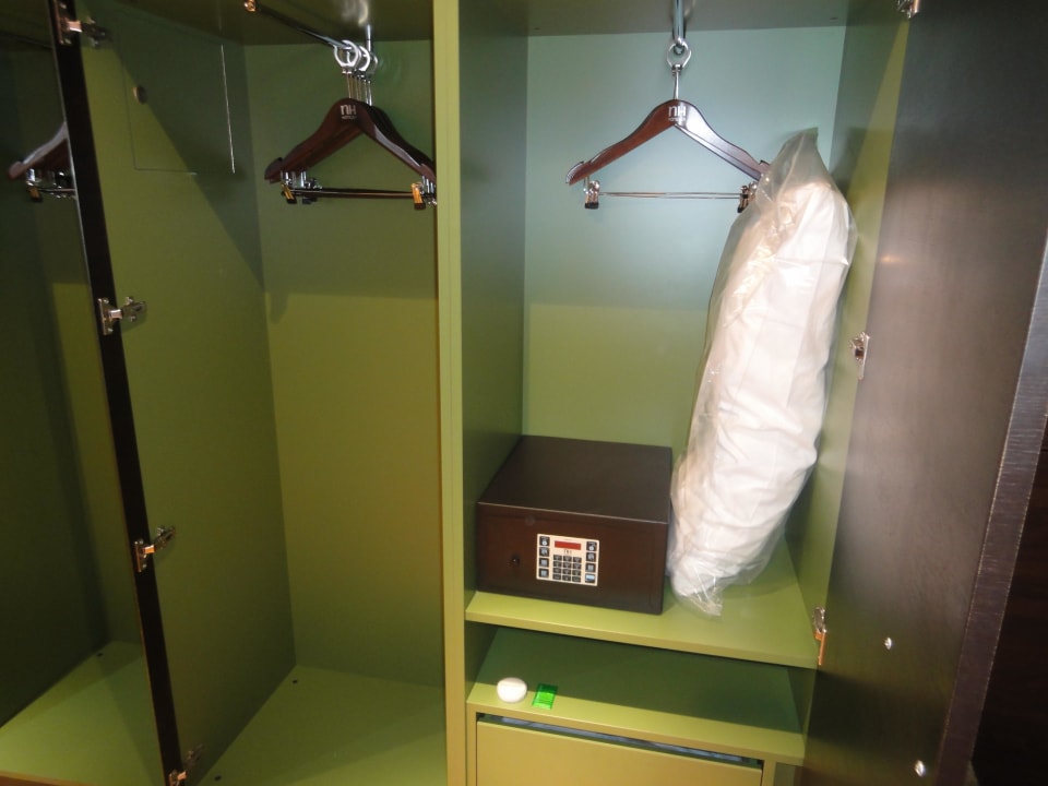 Kleiderschrank AC Hotel by Marriott Milan Sesto