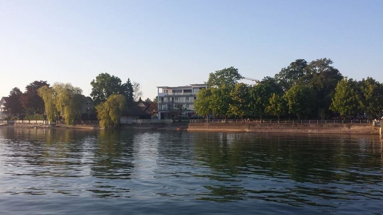 Hotelansicht vom Anlegersteg Seehotel Kressbronn