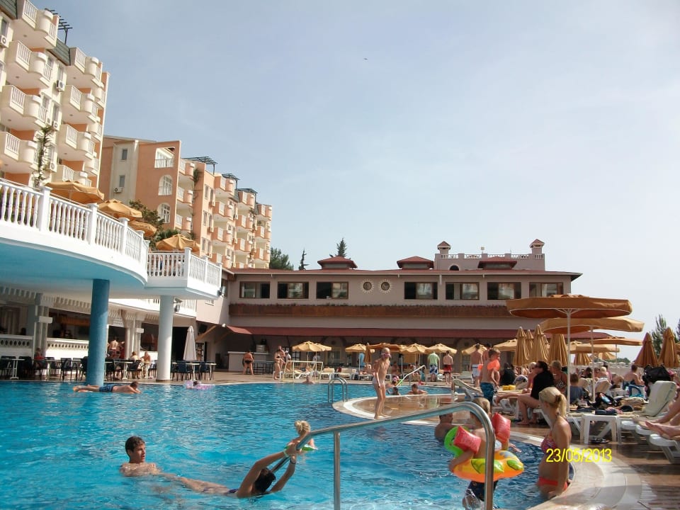 Pool mit Sonnenterrasse Hotel Club Paradiso