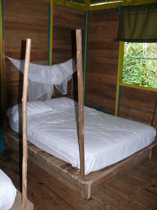 Bett mit Moskitonetz Ecolodge El Cantil