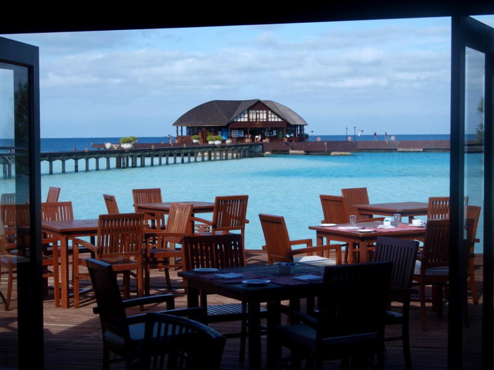 Blick vom Frühstücks/Abendbrot - Tisch Sun Siyam Olhuveli