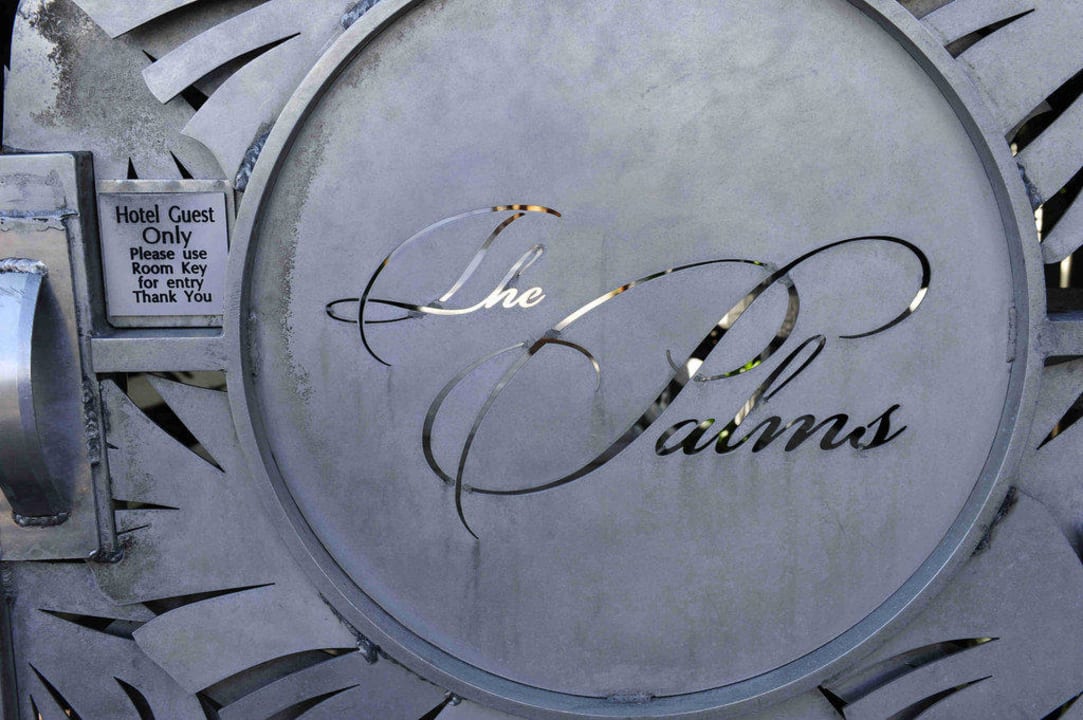 Tür in Hotelgarten nur mit Zimmerkarte zu öffnen The Palms Hotel & Spa