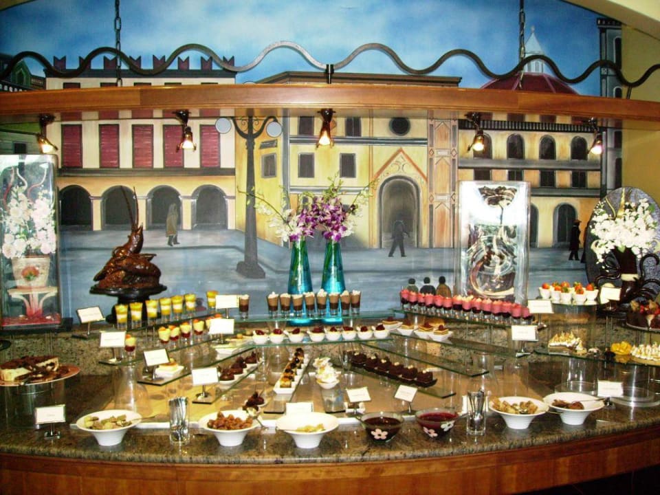 Nachspeisen Buffet Le Meridien Mina Seyahi Beach Resort & Waterpark