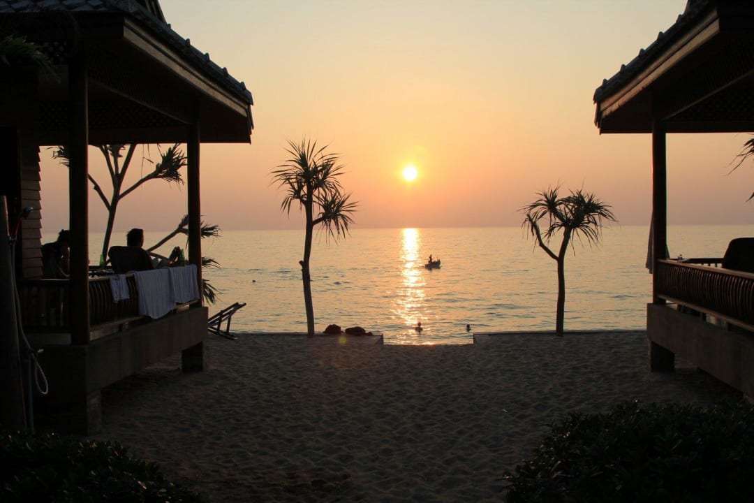 Der tägliche Sonnenuntergang Hotel Baan Pakgasri Hideaway