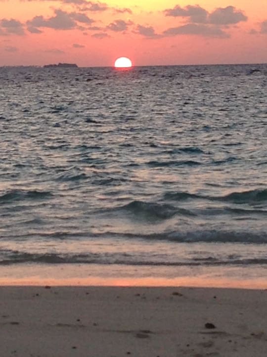 Ein schöner Tag neigt sich dem Ende zu ROBINSON MALDIVES