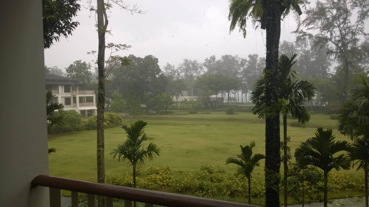 Bei Regen Dusit Thani Krabi Beach Resort