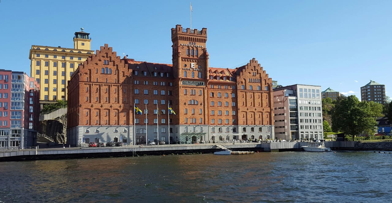 Blick von der Fähre Hotel Elite Marina Tower