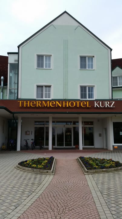 Eingangsbereich Thermenhotel Kurz
