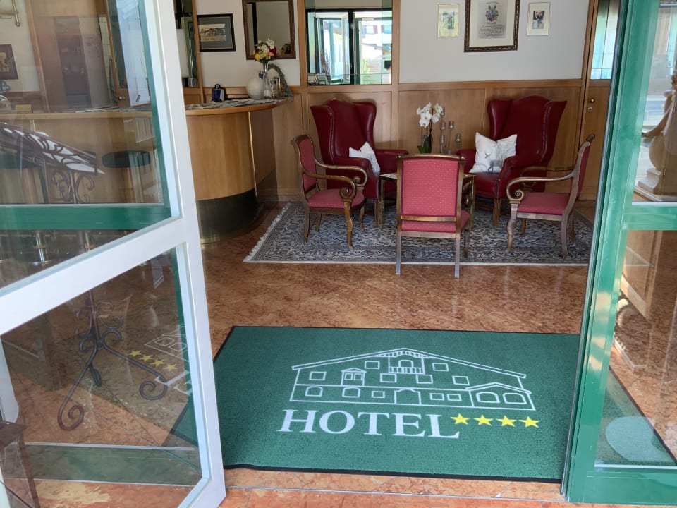 Außenansicht Hotel Lebzelter