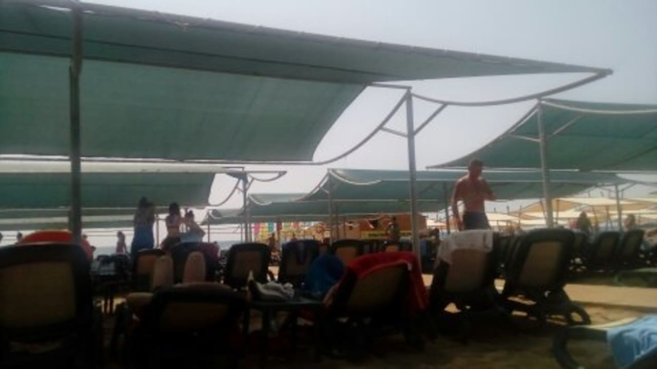 Strand Well Palace Side