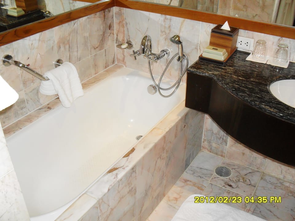 Blick in das große Bad JW Marriott Hotel Bangkok