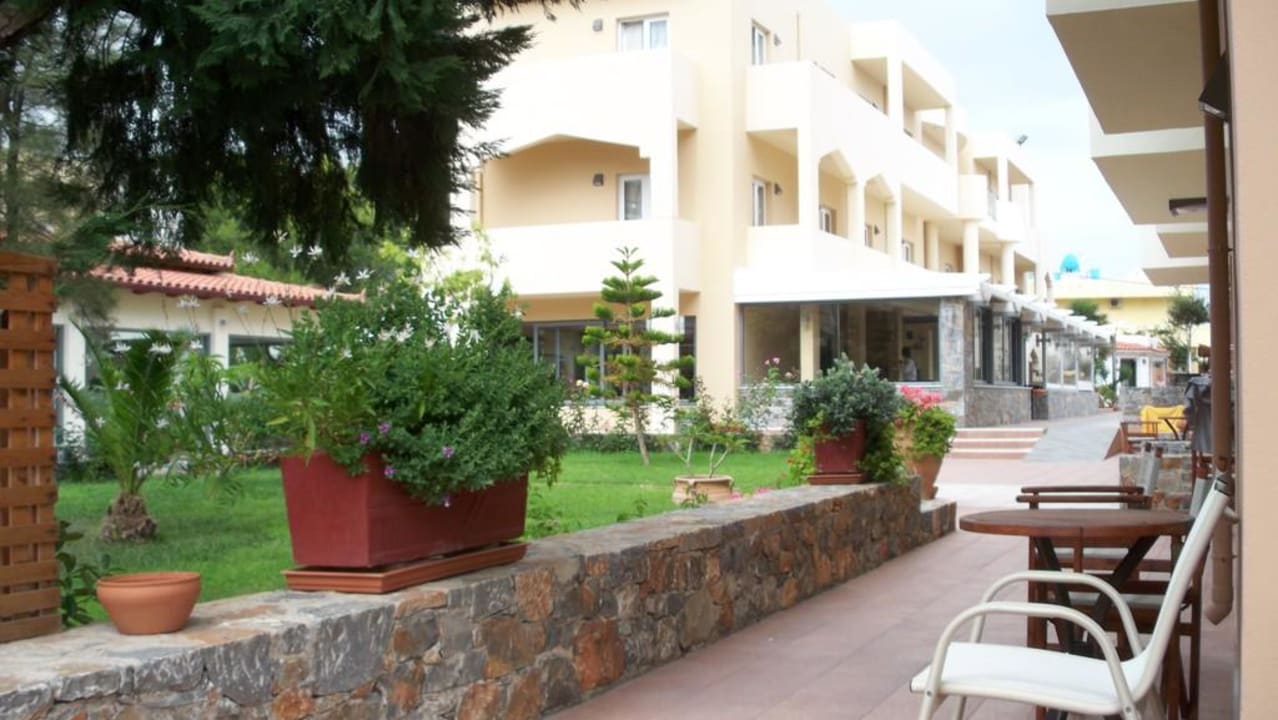 Weg zum Restaurant High Beach Resort