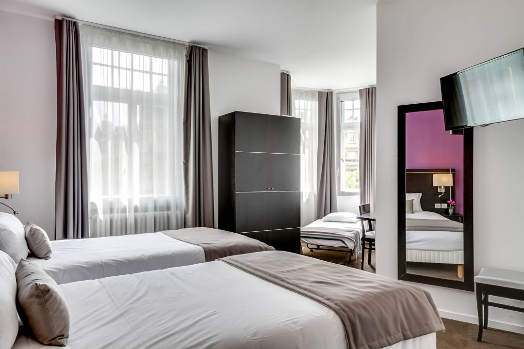 Twin room with extra bed Hotel Le Mondon