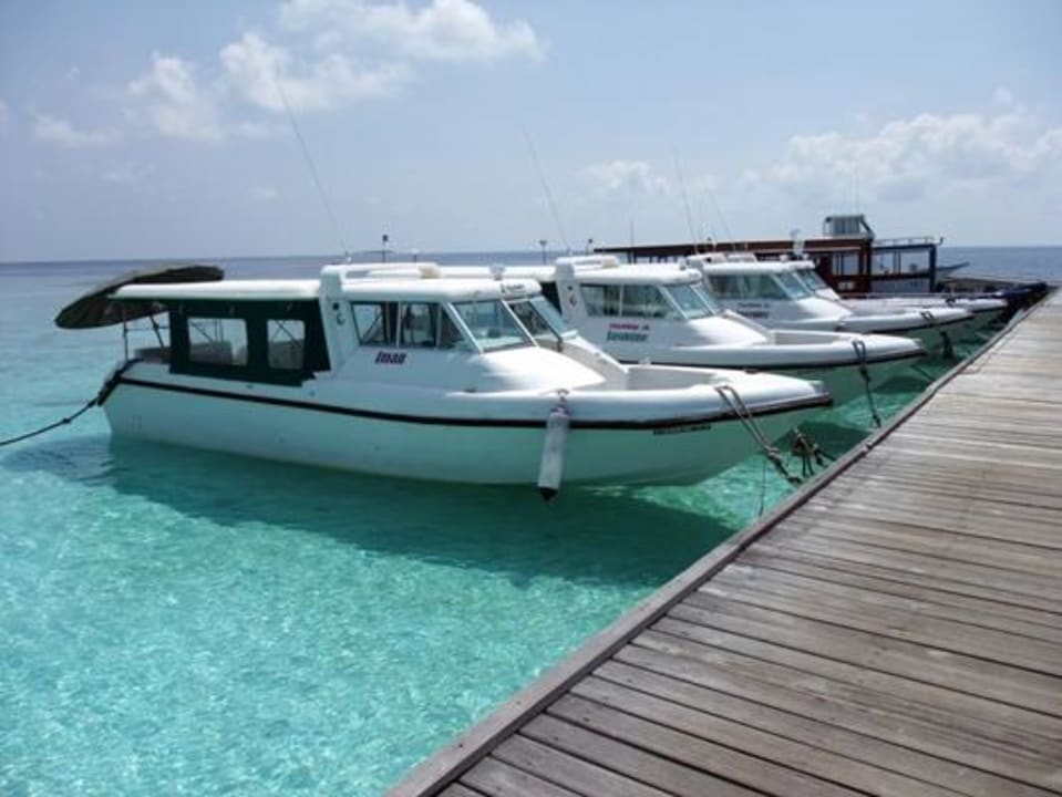 Vor der Tauchschule Eri Maldives