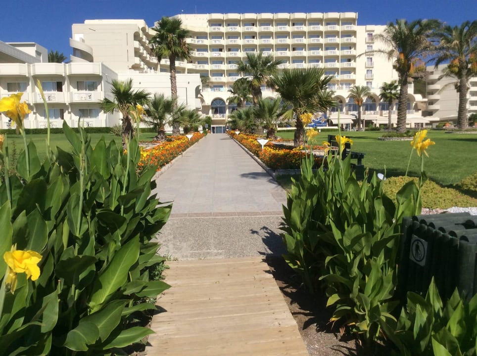 Weg vom Strand zum Hotel ! Rodos Palladium Leisure & Wellness