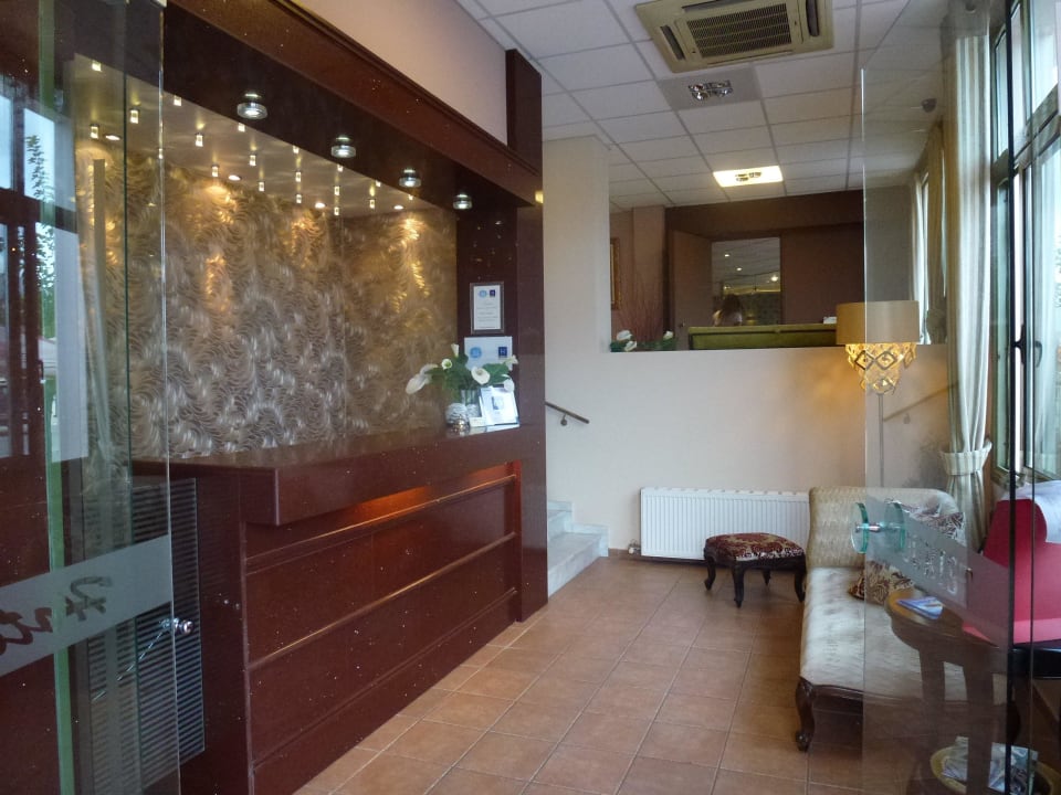 Eingang des Hotels  Hotel Tourist