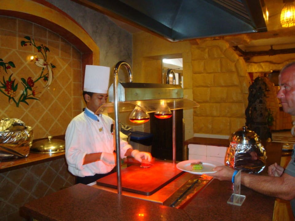 Koch im Hauptrestaurant Pickalbatros Alf Leila Wa Leila Resort - Neverland Hurghada