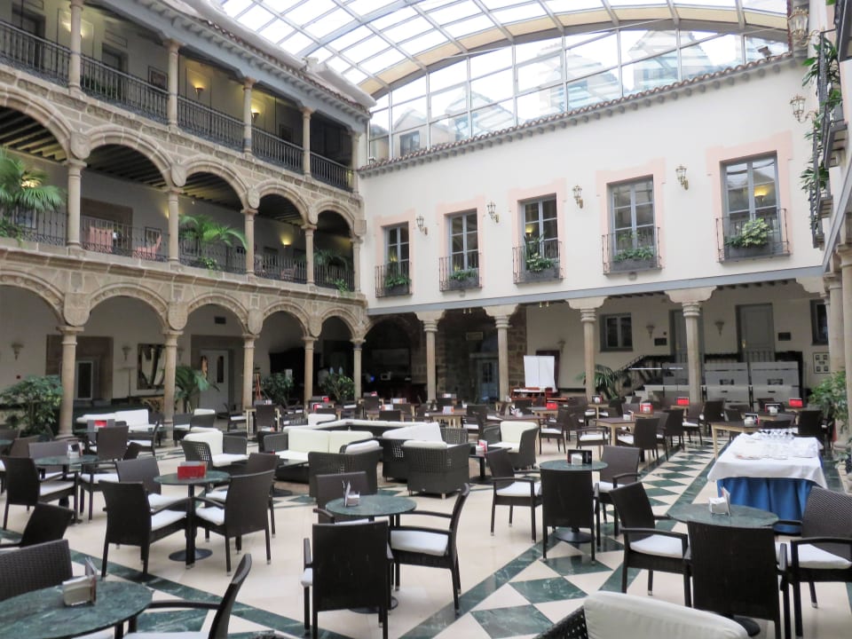 Patio mit Barservice Hotel Palacio de los Velada