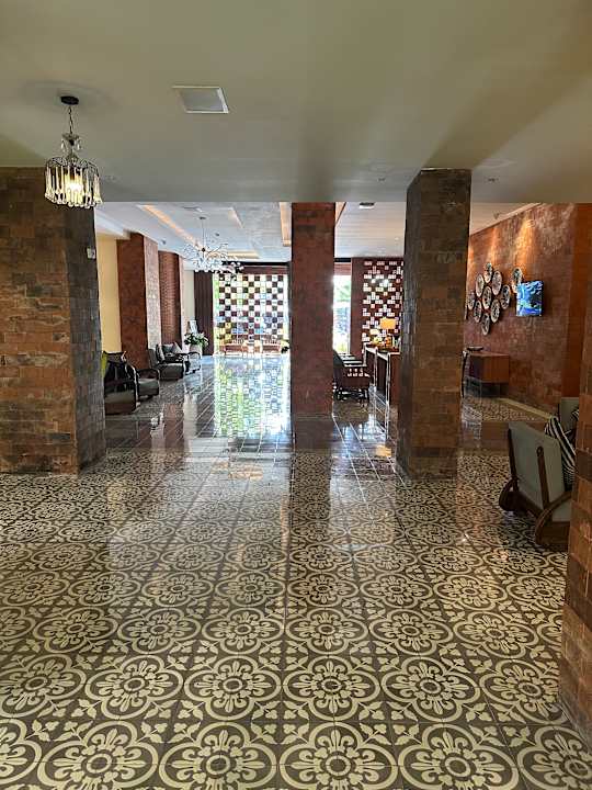 Lobby Hotel Fourteen Roses Beach