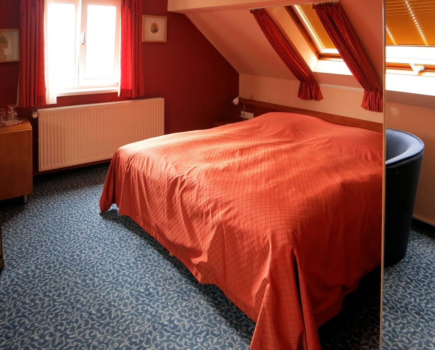 Zimmer unter dem Dach Hotel Am Schloss