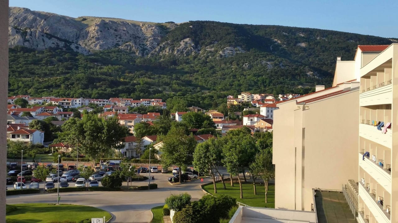 Hotel von aussen gesehen (Strassenseite) Hotel Baska