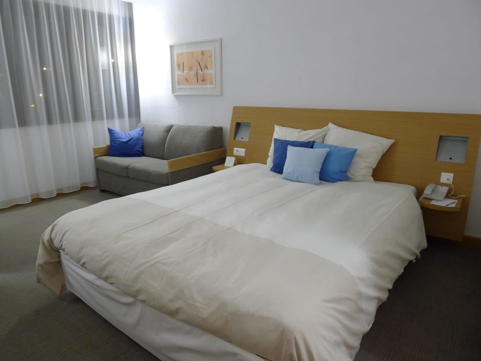 Огромная мягкая кровать Hotel Novotel Gdansk Centrum