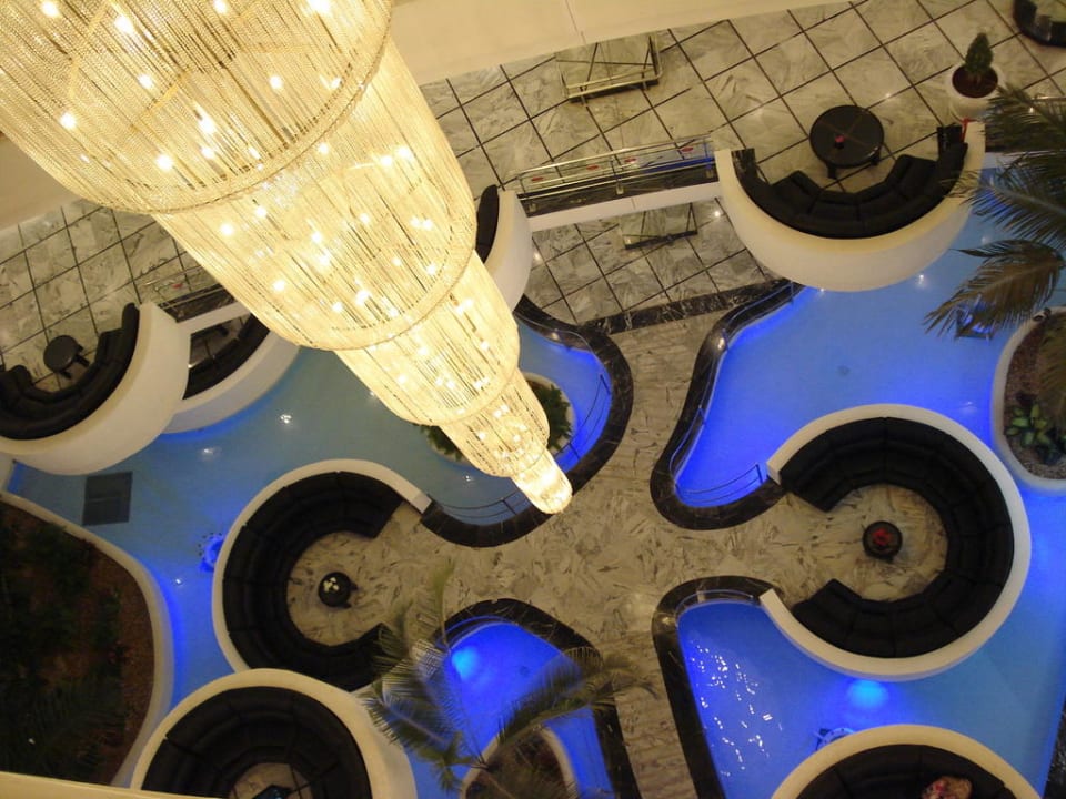 Ausblick 5. Stock im inneren des Hotels Mediterranean Palace Hotel