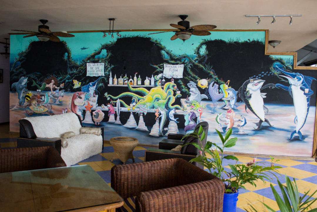 Salon Hotel Oasis Over the Sea