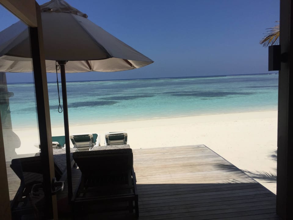 Blick aus der Water Villa Meeru Maldives Resort Island
