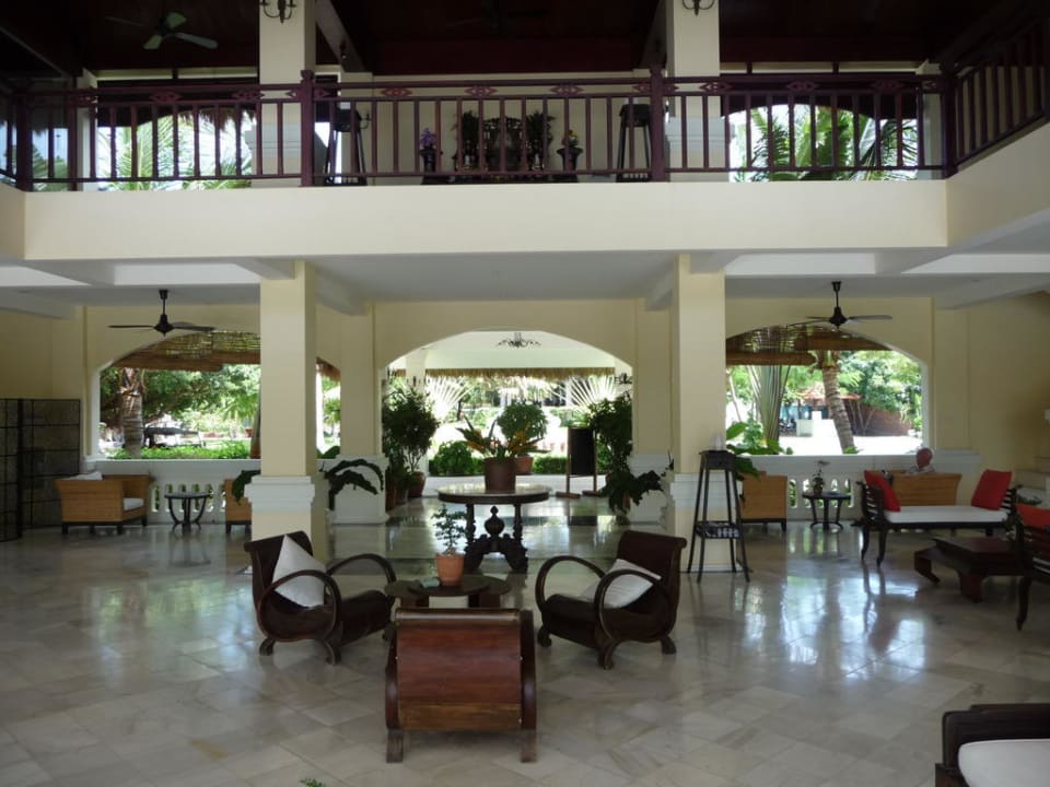 Großzügig und freundlich ist der Eingangsbereich Allezboo Beach Resort & Spa