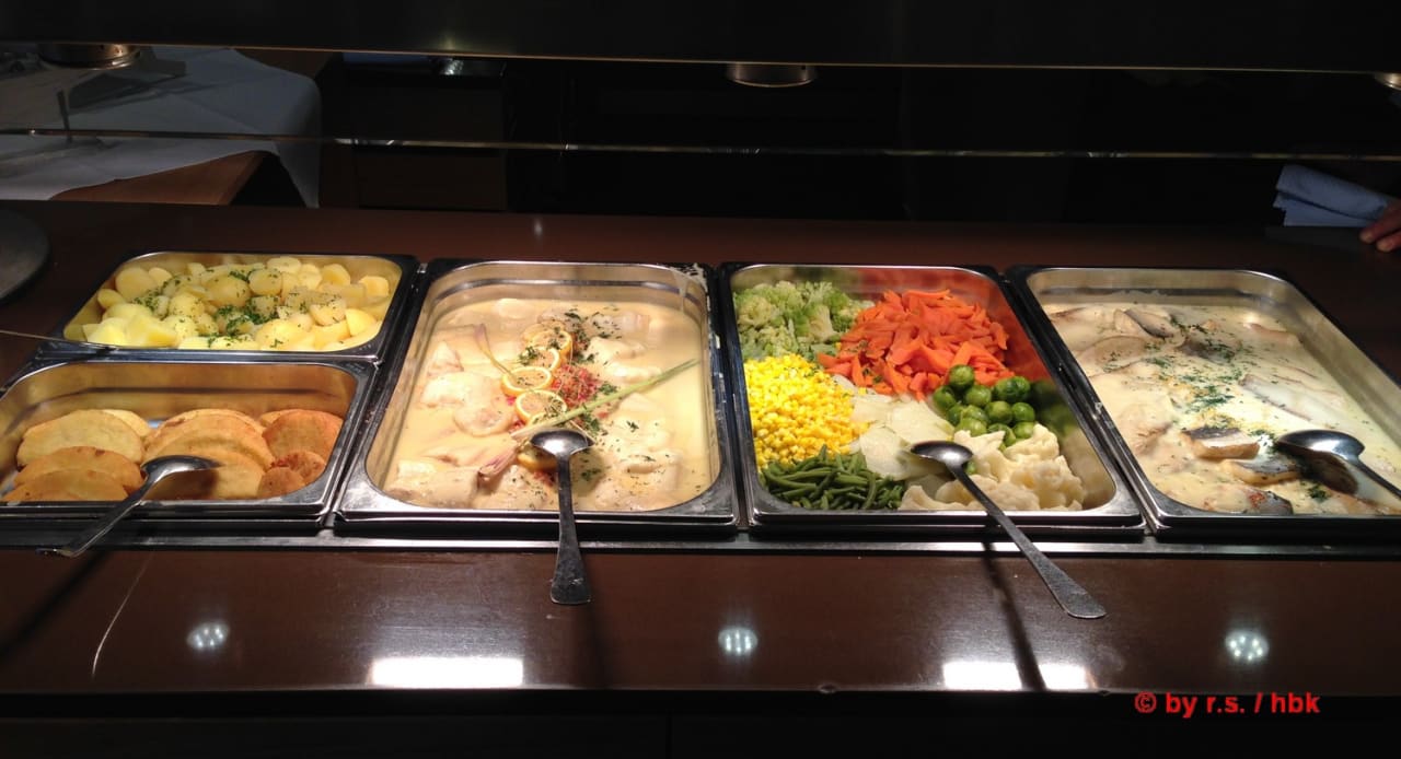 &amp;quot;diverse Fischgerichte mit...&amp;quot; Hotel Neptun (Rostock-Warnemünde ...